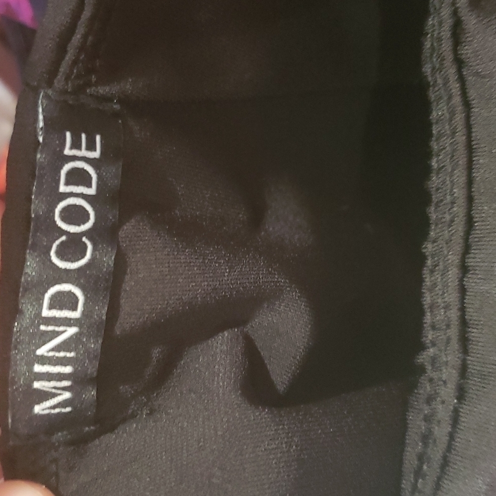 MIND Code Crop Top - Picture 6 of 6